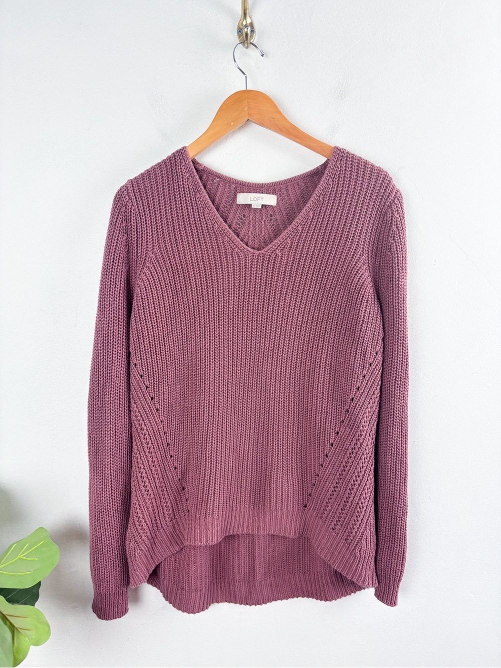 NWOT Loft Pink Knit V-Neck Sweater Sz L